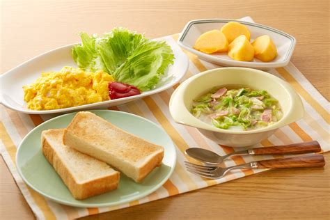 朝膳|【管理栄養士監修】健康にいい朝食とは？ 栄養満点。